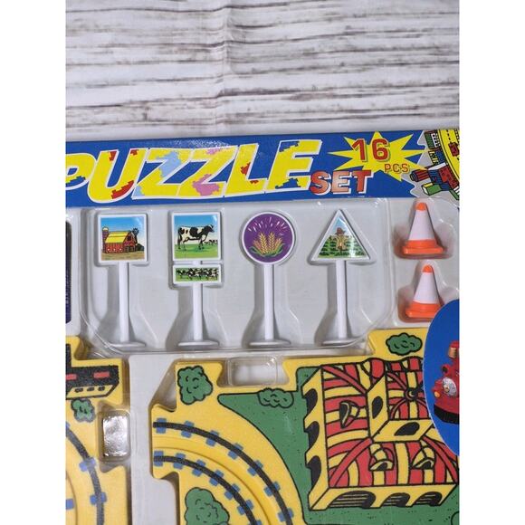Collector's Edition Train Battery Operated Puzzle - 16 Piece Set New In Package - Picture 3 of 7